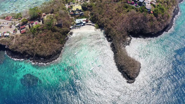 美丽的蓝色泻湖与海滩和白沙在巴厘岛，印度尼西亚视频素材