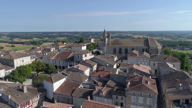 Monflanquin的横向旅行，Lot-et-Garonne，被称为Les Plus Beaux Villages de France视频素材