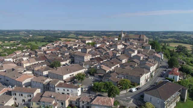 Monflanquin空中旅行，Lot-et-Garonne，被称为Les Plus Beaux Villages de France视频素材