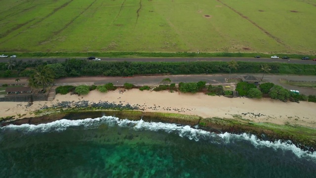 夏威夷毛伊岛北岸美丽的海洋和海岸景观。无人机航拍4k。视频素材