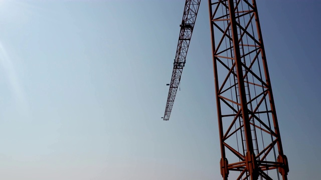 太阳天空起重机视频素材