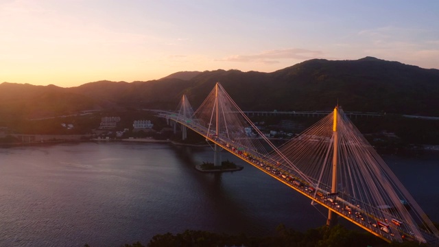 夕阳中的香港汀九大桥视频素材