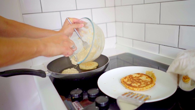 菜煎饼视频下载