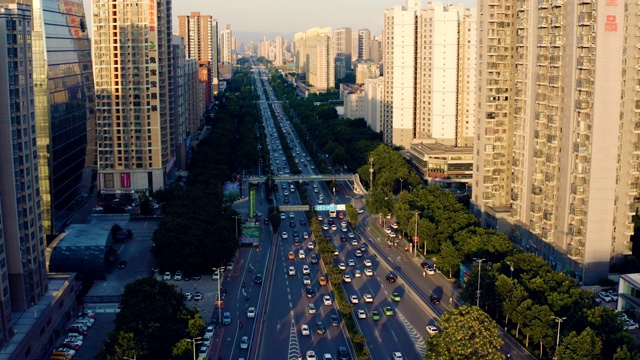 鸟瞰图的城市景观和交通视频素材