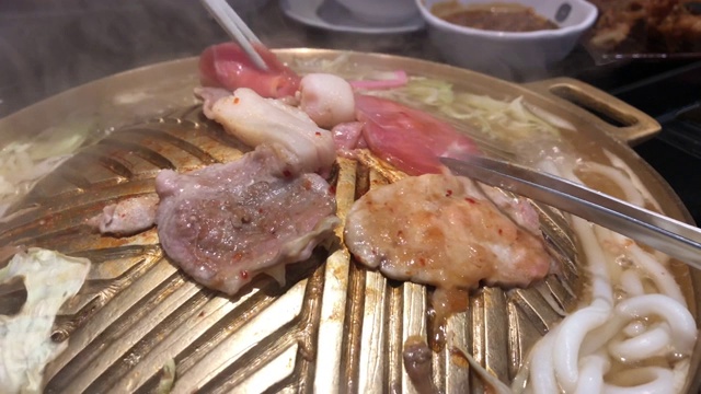 准备吃烧烤烧串风格，亚洲美食视频素材