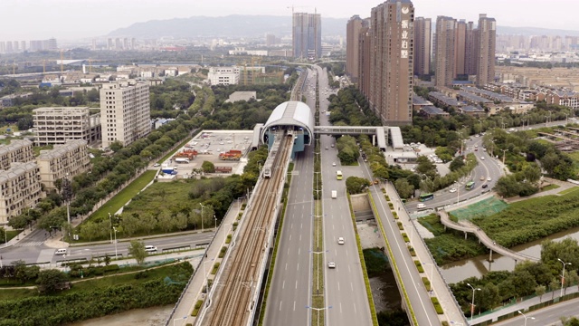 鸟瞰图的城市景观和交通视频素材