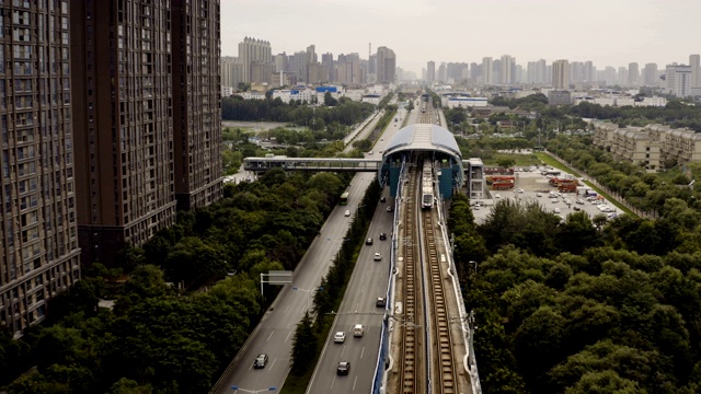 鸟瞰图的城市景观和交通视频素材