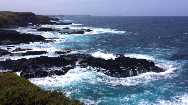 海浪冲击着菲利普岛视频素材