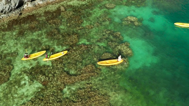 热带海水泻湖与游客，菲律宾，厄尔尼诺视频素材