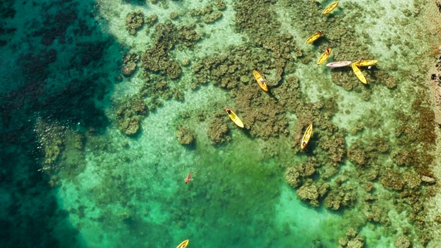 热带海水泻湖与游客，菲律宾，厄尔尼诺视频素材