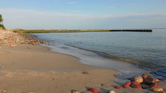 日出后不久波罗的海的海滩视频素材