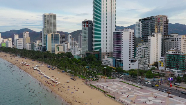 芽庄市- 7月17日- 2020年从越南-鸟瞰图。视频素材