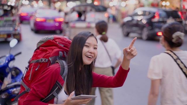 女亚洲游客，年龄在20-30岁旅游泰国的主要景点视频素材