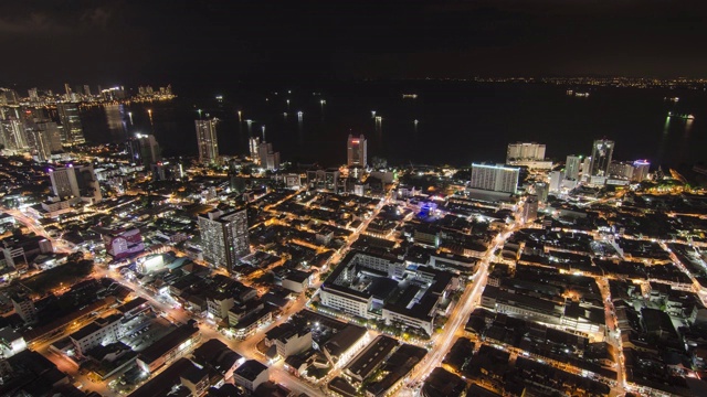 乔治敦市夜间交通状况的变化。视频素材