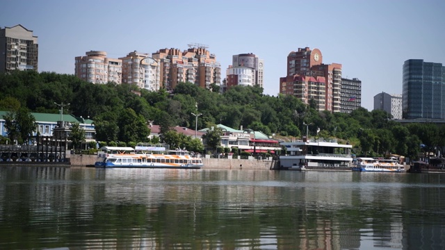 顿河上的船只，从左岸看视频素材