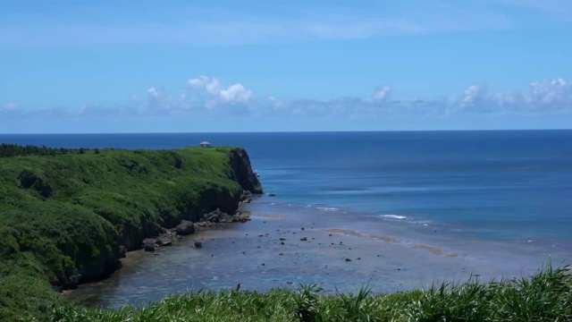 日本冲绳岛白鸟岛角的景色视频素材