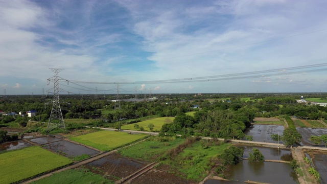 架空电塔在农村储存视频视频素材