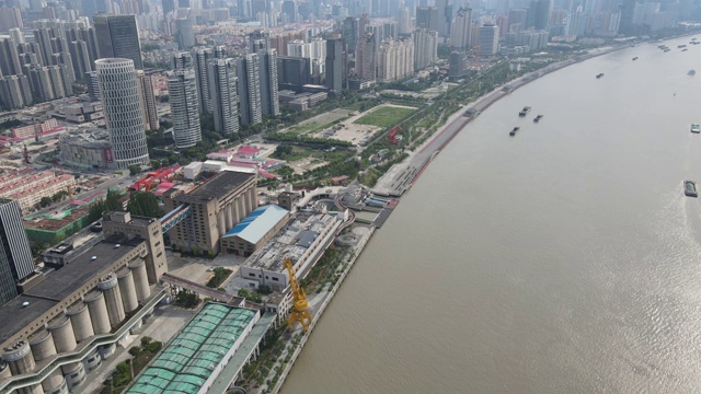 无人机鸟瞰白天的上海黄浦江和市中心视频素材