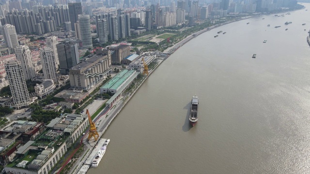 无人机鸟瞰白天的上海黄浦江和市中心视频素材