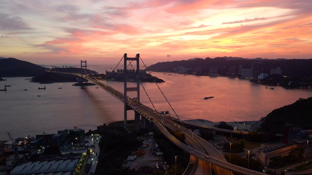 4K，美丽的魔幻时光，日落，香港青马桥的夜景视频下载