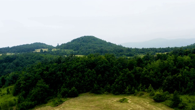 飞越山区农村地区视频素材