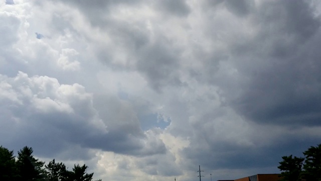 风暴云和雨在窗口时间流逝视频素材