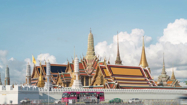 佛寺是泰国曼谷最著名的旅游景点之一。视频素材