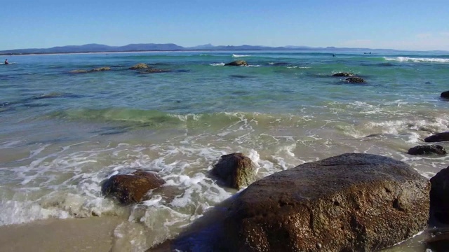 阳光明媚的拜伦湾海滩视频素材