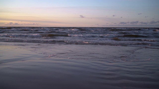 九月波罗的海海滩的夜晚视频素材