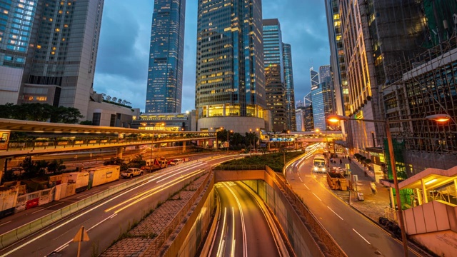 时间流逝的香港中区，交通和现代化的建筑视频素材