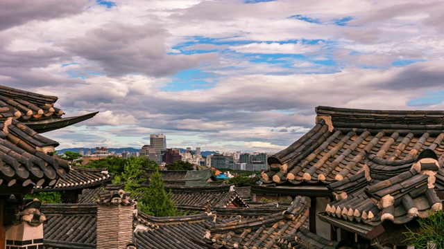 韩国首尔北川韩屋村的传统韩国风格建筑。视频素材