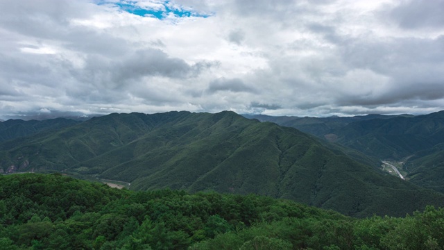 韩国江原道Bongnaesan山/ yeongwo -gun的山景视频素材