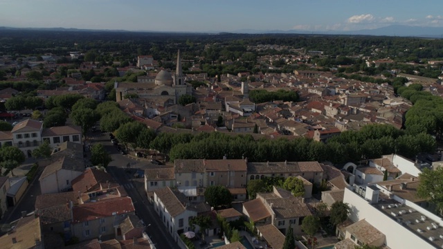 Saint-Rémy-de-Provence空中回游，Bouches-du-Rhône，法国视频素材