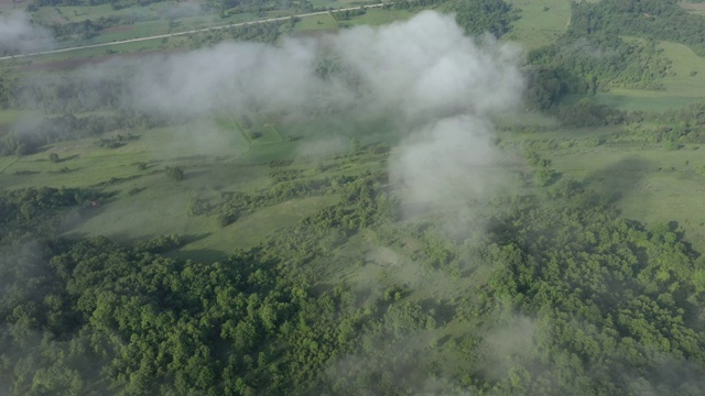 高空云雾由早春4K无人机拍摄视频素材