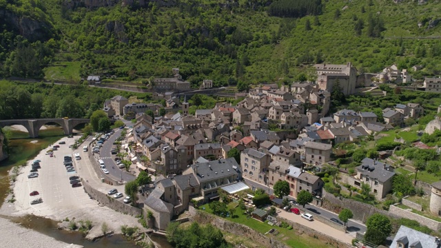 圣恩尼米空中入口，塔恩峡谷，Lozère，被称为法国最美丽的村庄视频素材