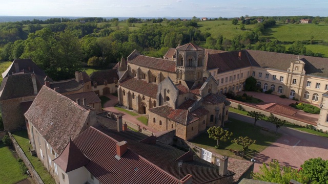 Semur-en-Brionnais空中旅行视频素材