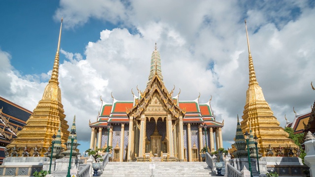 游客在曼谷佛寺和大皇宫徒步旅行，泰国，亚洲视频素材