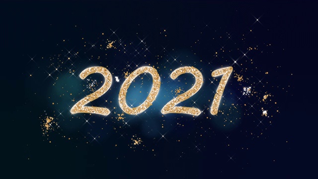 2021年新年快乐。金币中的人物。闪闪发光的颗粒构成了圣诞节的象征。视频素材