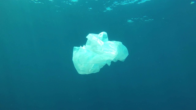 海洋视频中的塑料污染视频素材