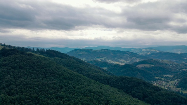 飞越高喀尔巴阡塔特拉斯山脉视频素材