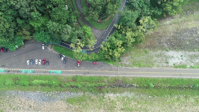 泰国普吉岛水库大坝上的柏油路视频素材