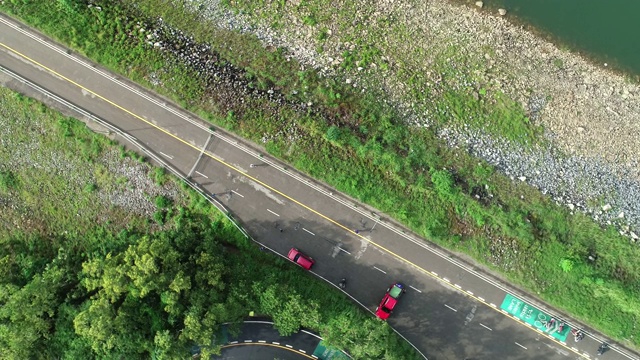 泰国普吉岛水库大坝上的柏油路视频素材