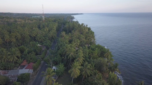 巴厘岛/印度尼西亚的沿海公路视频素材