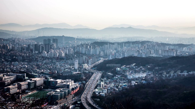 城市交通流量/韩国首尔视频素材