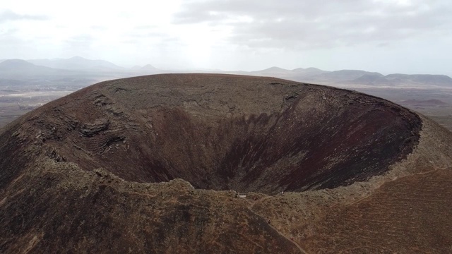 Calederon Hondo是西班牙加那利岛富埃特文图拉最大的火山口视频素材