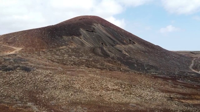 西班牙加那利岛富埃特文图拉最大的火山口——卡尔德龙宏多火山景观视频素材