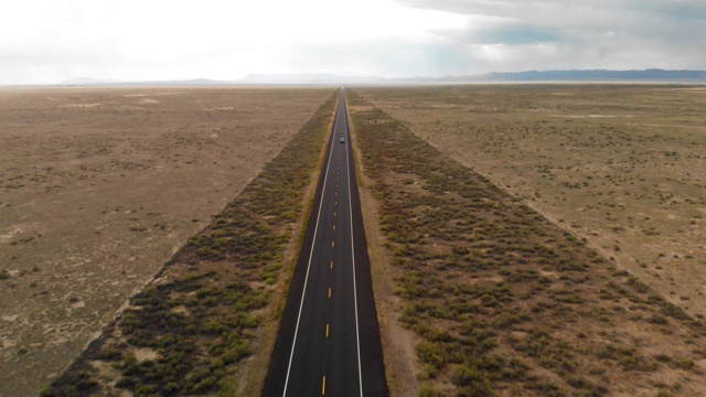 空中POV高速公路消失点视频素材