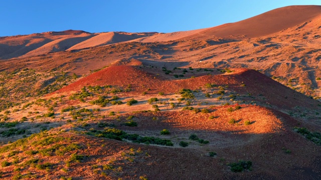 夏威夷大岛，日落时莫纳克亚火山上的休眠火山口视频素材