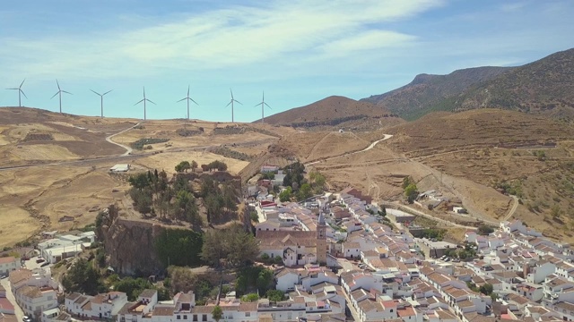 典型的安达卢西亚白人村庄，阿代尔村，位于著名的目的地“El Caminito Del Rey”附近视频素材