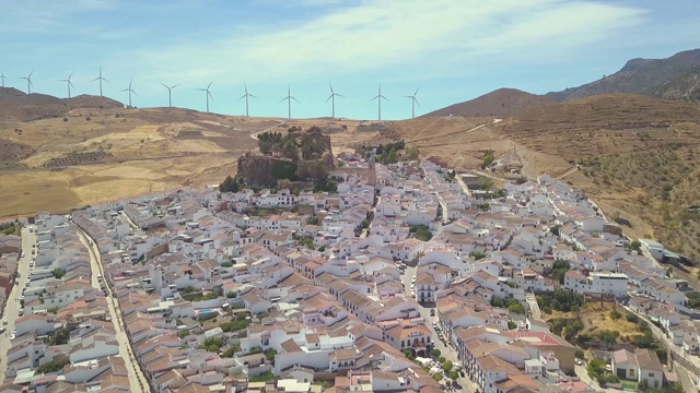 典型的安达卢西亚白人村庄，阿代尔村，位于著名的目的地“El Caminito Del Rey”附近视频素材